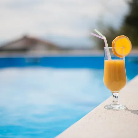 Sunset Villa *
